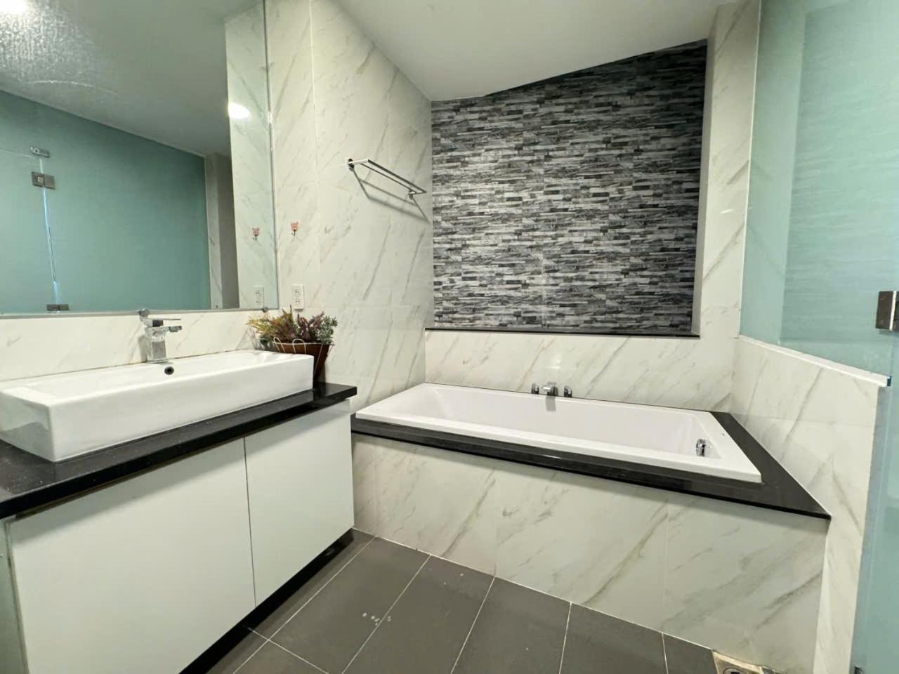 Tan Cang Luxury *